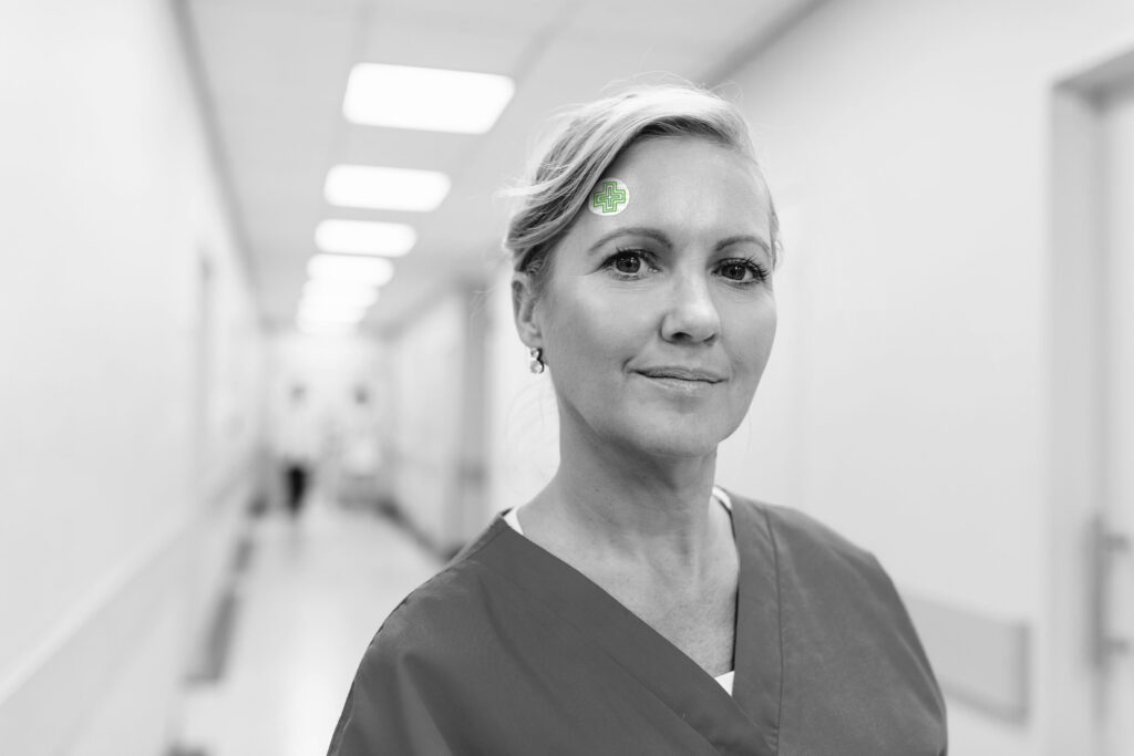 Nurse wearing VTI thermometer